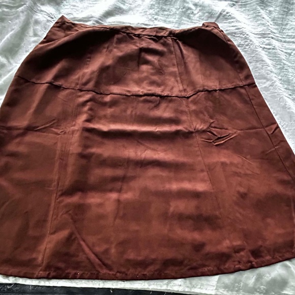 FAUX SUEDE SKIRT, JOAN RIVERS, COLOUR: SADDLE, SIZE 26W, BACK ZIPPER, SIDE WAIST - Picture 10 of 10